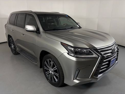 Used 2021 Lexus LX 570 4WD w/ Luxury Package image 2