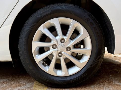 Used 2021 Hyundai Accent SEL FWD image 25