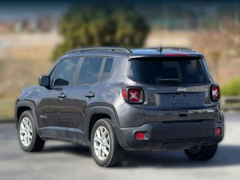 Used 2018 Jeep Renegade Latitude image 10