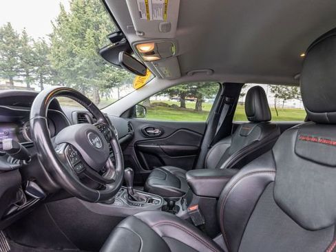 Used 2021 Jeep Cherokee Trailhawk w/ Comfort/Convenience Group AWD/4WD image 12