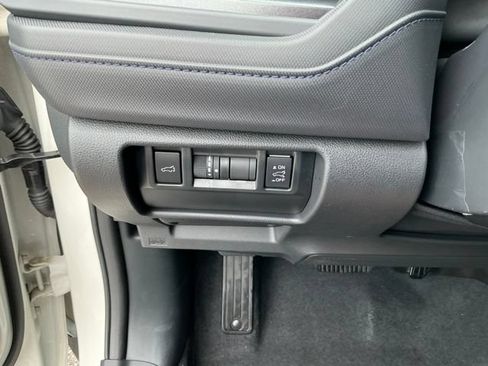 Used 2025 Subaru Forester Premium AWD/4WD image 20