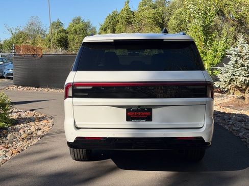 New 2025 Lincoln Navigator L Reserve w/ Jet Appearance Package image 4