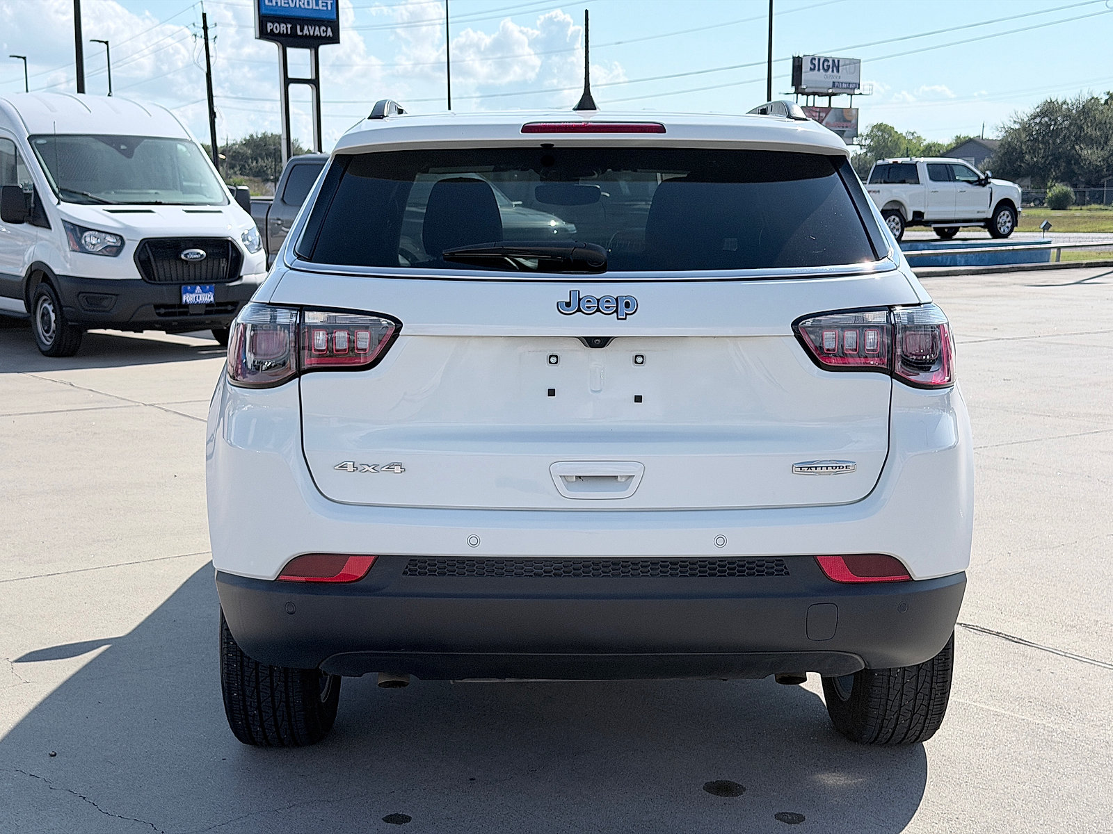 Used 2024 Jeep Compass Latitude w/ Convenience Group AWD/4WD image 6
