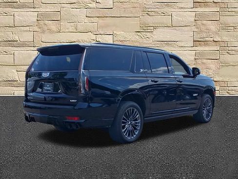 Used 2023 Cadillac Escalade ESV V w/ LPO, Floor Liner Package AWD/4WD image 4