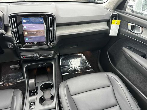 Used 2025 Volvo XC40 B5 Core w/ Protection Package Premier image 18
