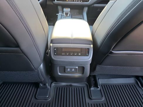 New 2026 Nissan Pathfinder SL image 12