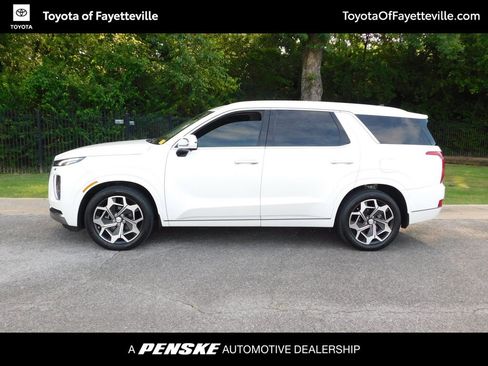 Used 2022 Hyundai Palisade Calligraphy FWD image 2