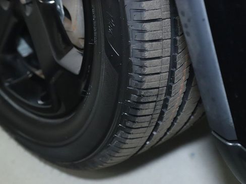 Used 2019 Jeep Grand Cherokee Laredo image 39