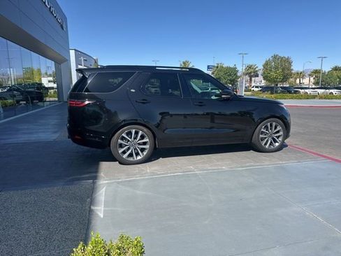 Used 2025 Land Rover Discovery Dynamic SE image 4