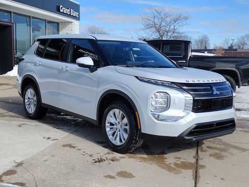 New 2026 Mitsubishi Outlander ES image 12