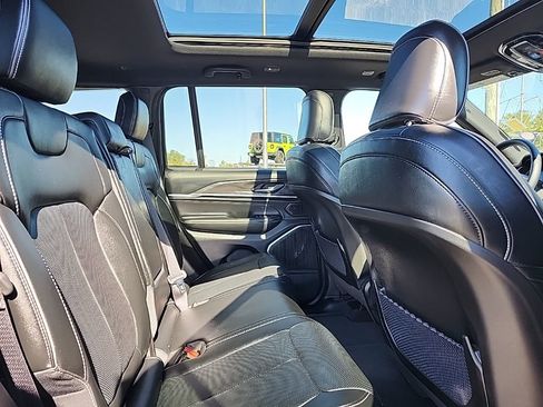 Certified 2024 Jeep Grand Cherokee Overland image 19