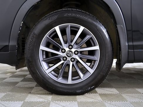 Used 2019 Toyota Highlander XLE AWD/4WD image 12