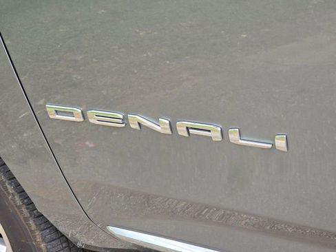 Used 2023 GMC Yukon XL Denali AWD/4WD image 3