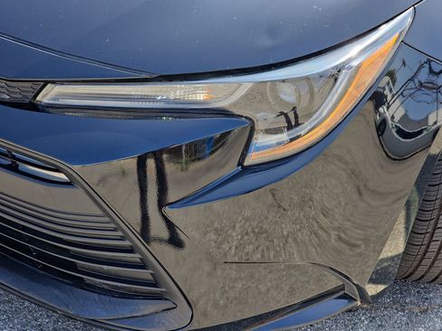 Used 2025 Toyota Corolla LE FWD image 28