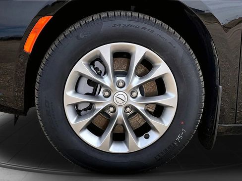 New 2026 Chrysler Pacifica Select AWD/4WD image 12