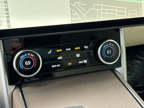 Used 2023 Land Rover Range Rover SE image 23