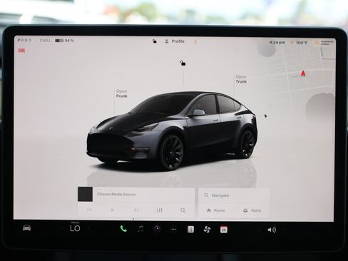 Used 2023 Tesla Model Y Long Range AWD/4WD image 38