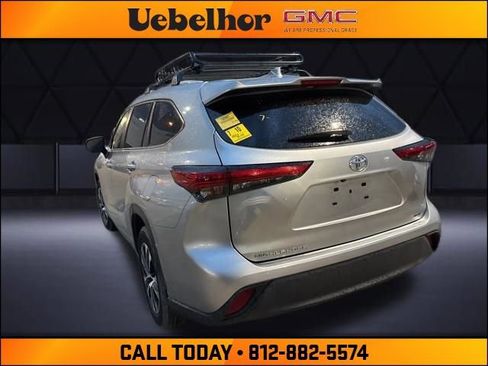 Used 2023 Toyota Highlander XLE FWD image 4