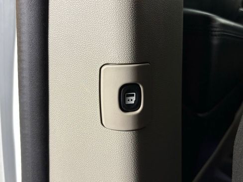 Used 2015 Dodge Grand Caravan SXT w/ Rear Park Assist Package image 32