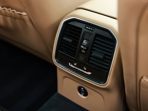 Used 2020 Porsche Macan image 45