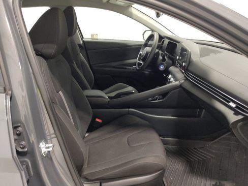 Used 2025 Hyundai Elantra SE FWD image 21