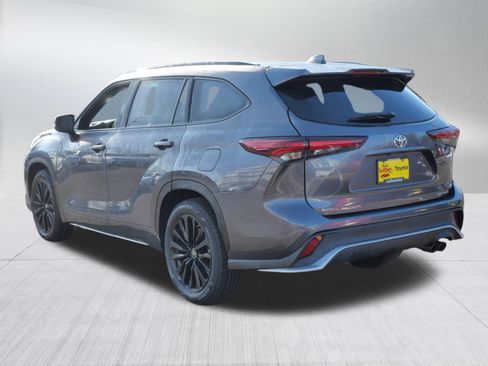 Certified 2025 Toyota Highlander XSE image 6