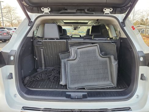 Used 2023 Toyota Highlander Platinum image 29