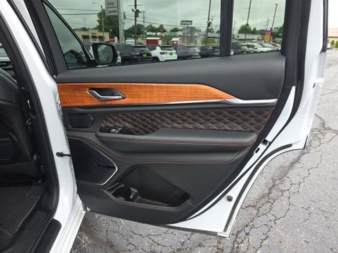 Used 2025 Jeep Grand Cherokee L Summit AWD/4WD image 58