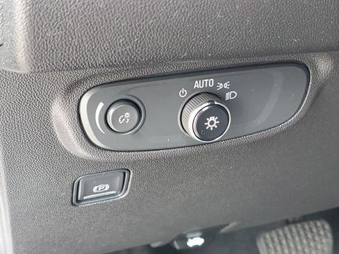 Used 2022 GMC Terrain SLE w/ Driver Convenience Package FWD image 11