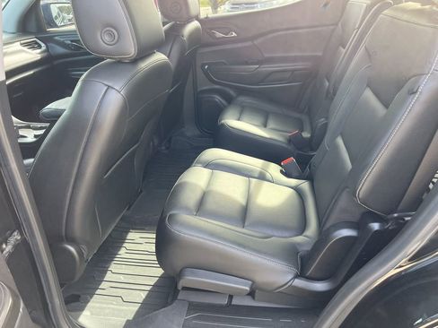 Used 2019 GMC Acadia SLT w/ Black Edition image 12
