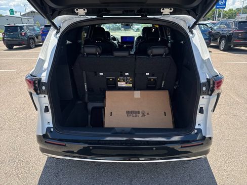 New 2026 Toyota Sienna Platinum AWD/4WD image 7