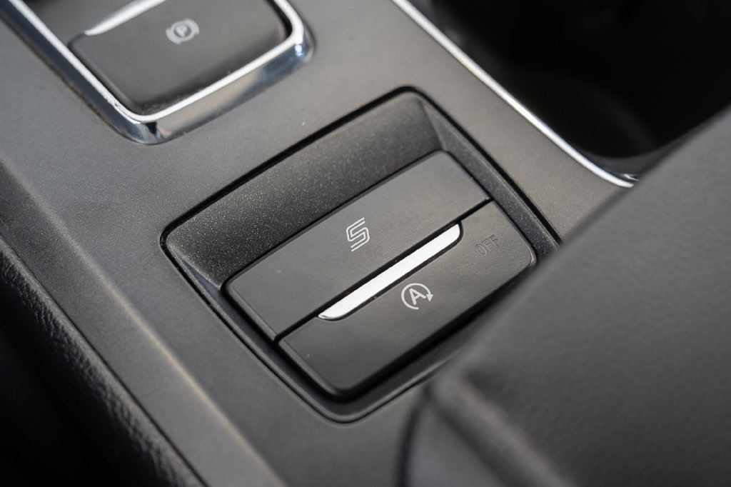 Used 2020 Ford Fusion SE FWD image 36