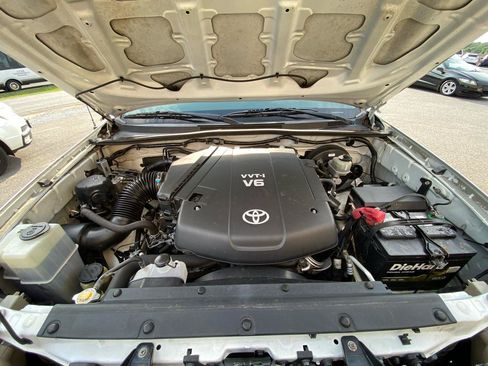 Used 2012 Toyota Tacoma 4x4 Double Cab w/ SR5 Pkg image 17