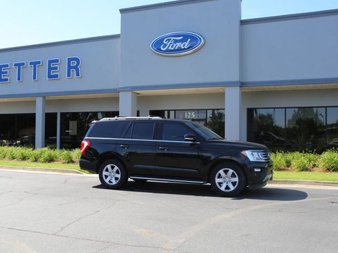 Used 2018 Ford Expedition XLT w/ Equipment Group 202A RWD image 2