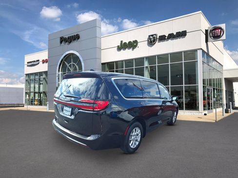 New 2026 Chrysler Pacifica Select FWD image 2
