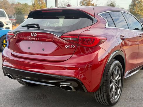 Used 2017 INFINITI QX30 image 2