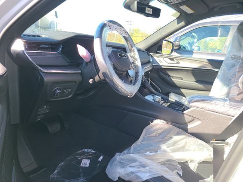 New 2024 Jeep Grand Cherokee Overland w/ Adv Protech Group III image 5