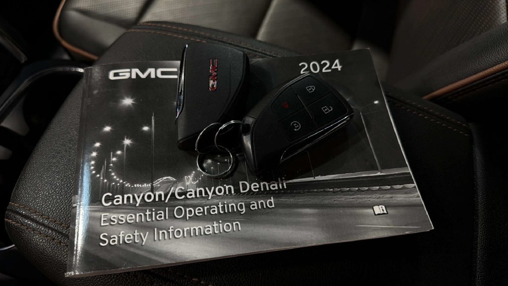 Used 2024 GMC Canyon AT4 w/ AT4 Premium Package AWD/4WD image 40