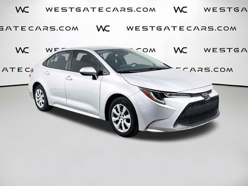 Used 2022 Toyota Corolla LE image 2