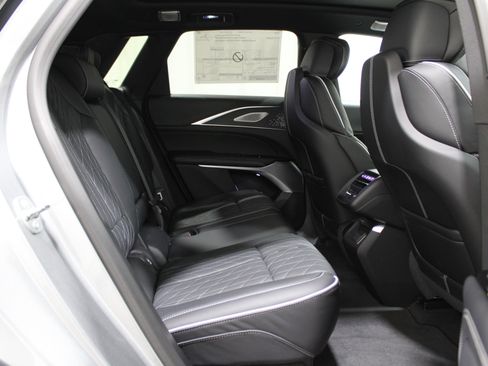 New 2026 Cadillac Lyriq V image 31