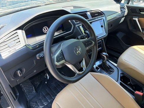 Used 2023 Volkswagen Tiguan SE FWD image 4