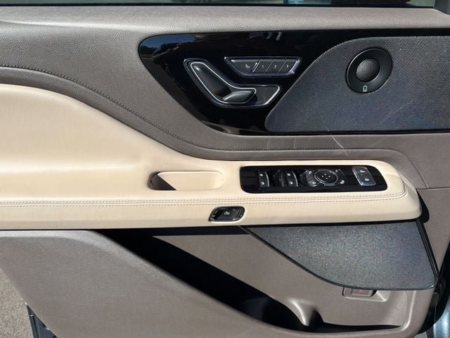 Used 2023 Lincoln Aviator Reserve RWD image 8