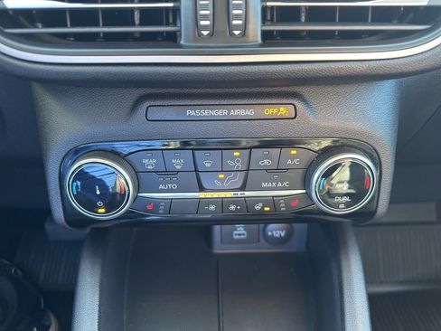 Used 2022 Ford Escape SEL image 5