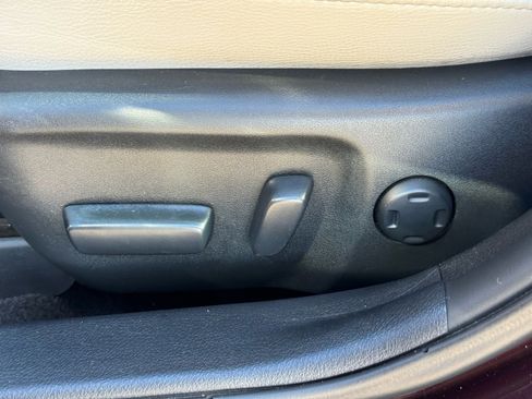 Used 2015 Toyota Avalon Limited image 16