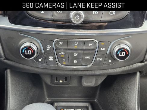 Used 2024 Chevrolet Traverse LT FWD image 19