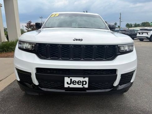 Used 2023 Jeep Grand Cherokee L Laredo AWD/4WD image 3