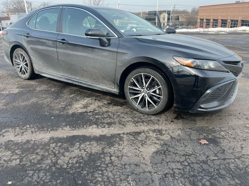 Used 2023 Toyota Camry SE image 11