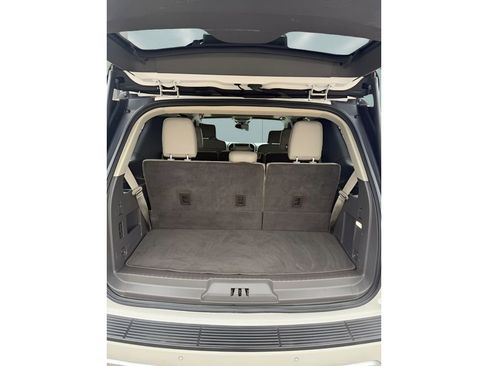 Used 2018 Ford Expedition XLT w/ Equipment Group 202A RWD image 18
