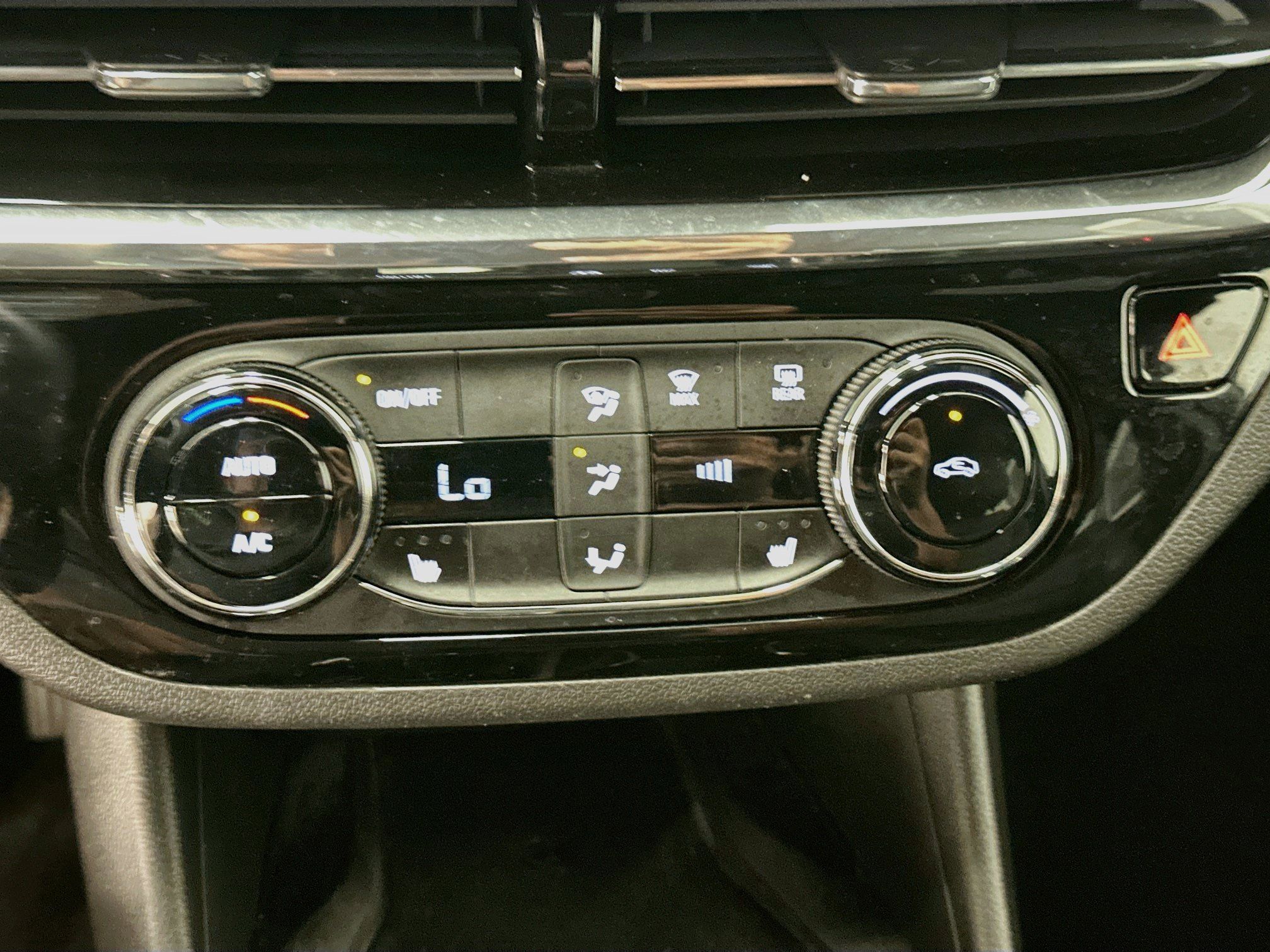 Used 2025 Buick Envista Sport Touring w/ Convenience I Package FWD image 24