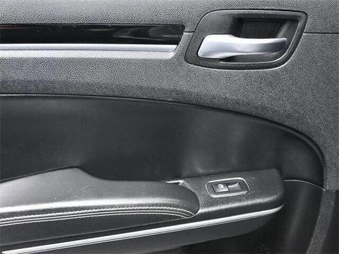 Used 2019 Chrysler 300 S image 14